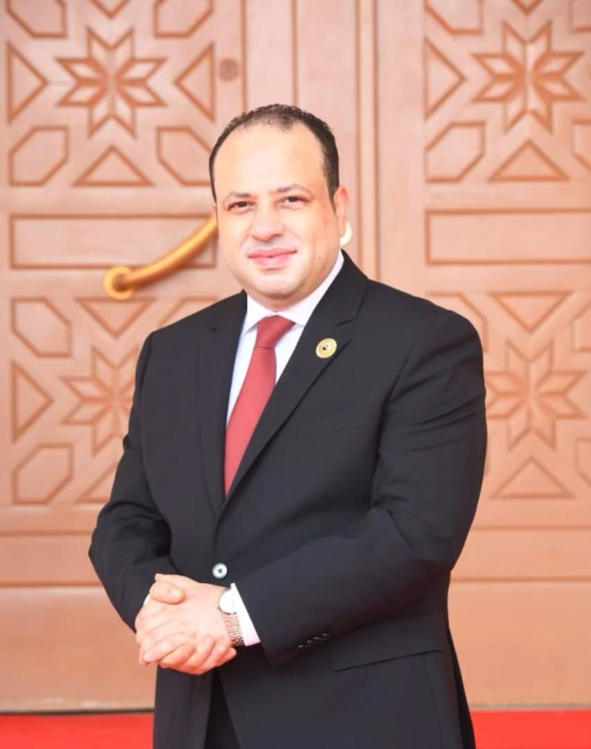 عميد المعهد